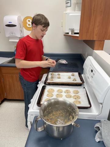 FCCLA Members make cookies 
